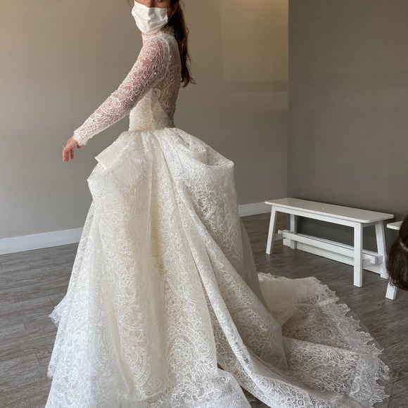 VERA WANG WEDDING DRESS - Picture 12 of 13